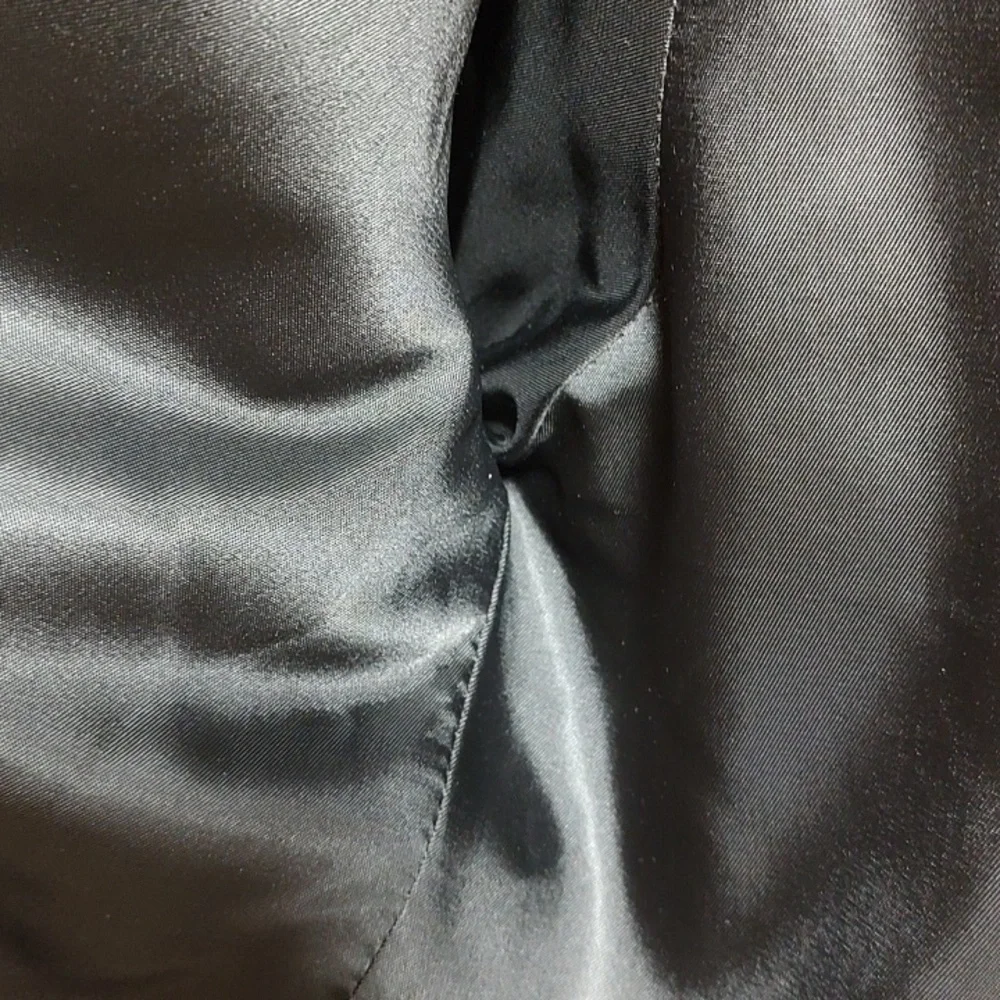 Donna Salyers' Fabulous Furs - Picture 5 of 10